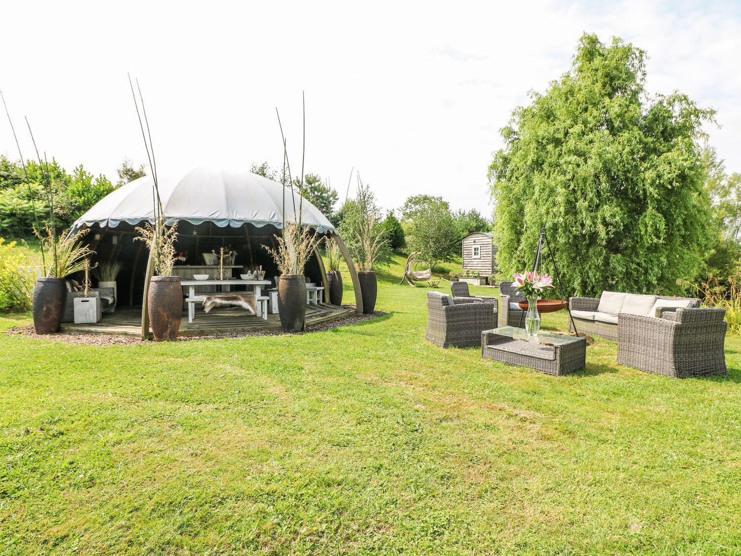 Herbie'S Shepherds Hut Villa Nottingham Exterior photo