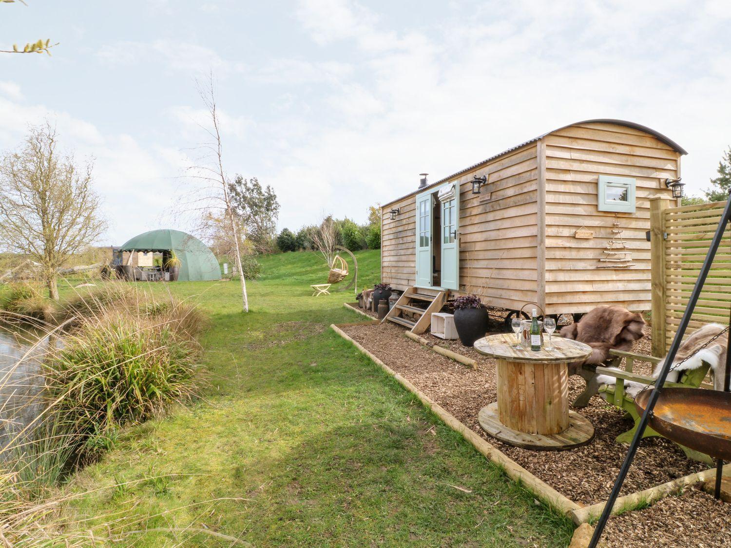 Herbie'S Shepherds Hut Villa Nottingham Exterior photo